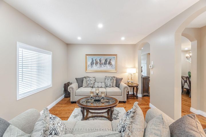 Photo 9 at 35 Pantano Drive, Sheldon, Hamilton
