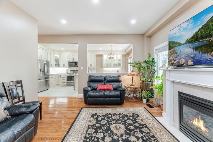 Photo 11 at 35 Pantano Drive, Sheldon, Hamilton
