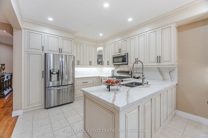 Photo 13 at 35 Pantano Drive, Sheldon, Hamilton