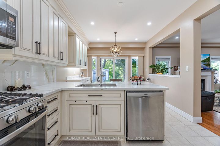 Photo 14 at 35 Pantano Drive, Sheldon, Hamilton