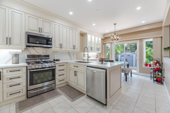 Photo 15 at 35 Pantano Drive, Sheldon, Hamilton