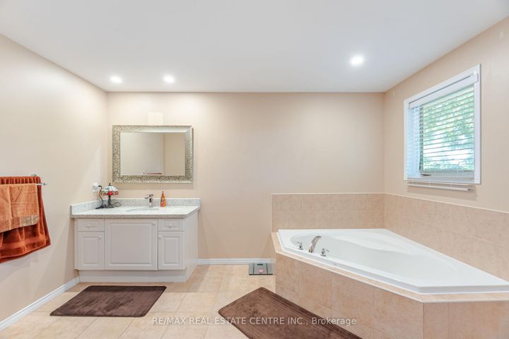 Photo 22 at 35 Pantano Drive, Sheldon, Hamilton