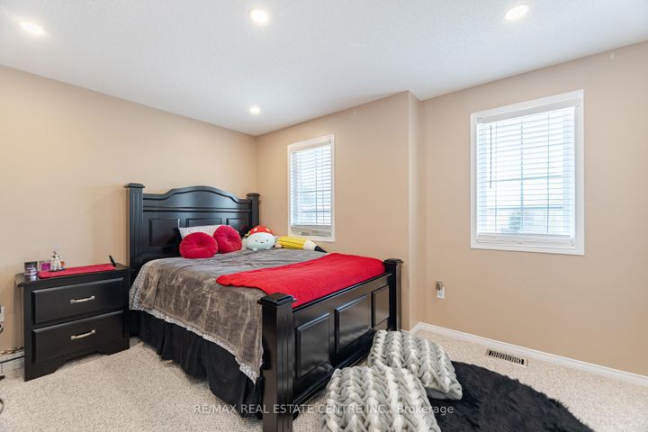 Photo 23 at 35 Pantano Drive, Sheldon, Hamilton
