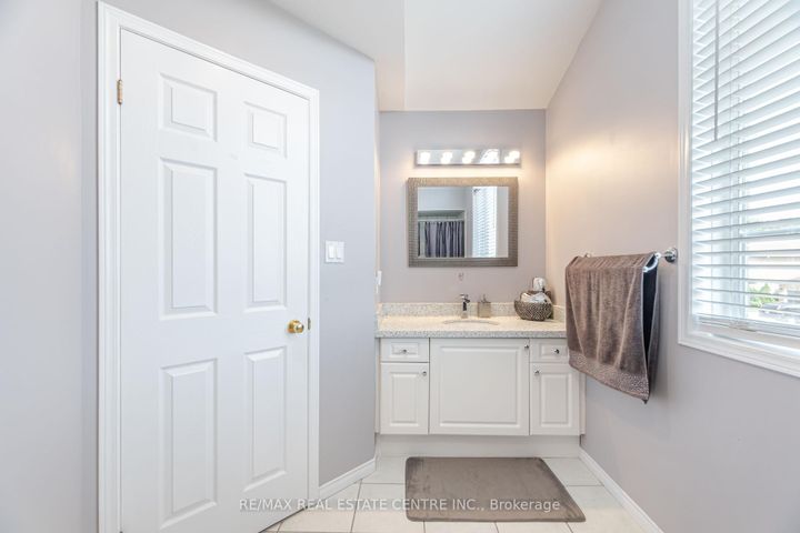 Photo 28 at 35 Pantano Drive, Sheldon, Hamilton