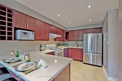 Photo 6 at 190 - 20 Moonstone Byway, Hillcrest Village, Toronto