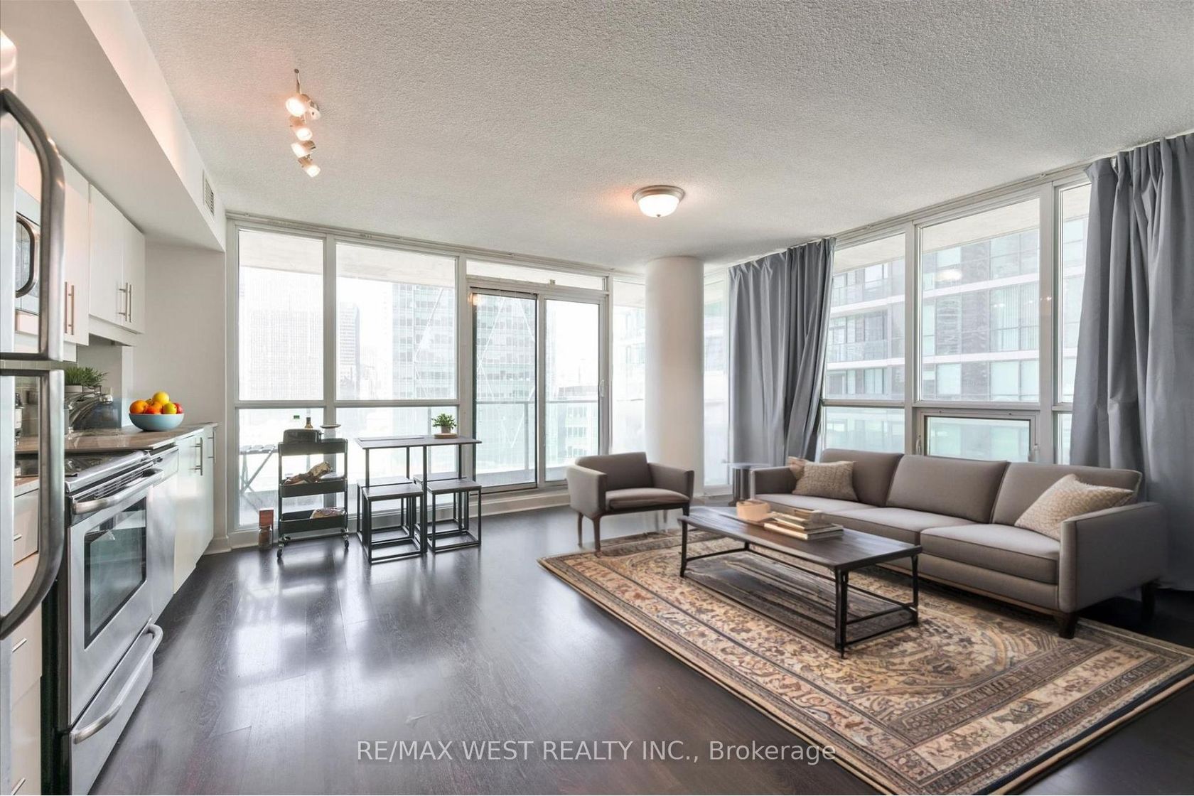 1504 - 33 Bay Street, Waterfront Communities C1, Toronto by Loree Meneguzzi Real Estate 1504 - 33 Bay Street, Waterfront Communities C1, Toronto