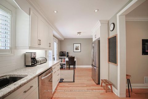 Photo 5 at 286 Kennedy Street W, Aurora Highlands, Aurora