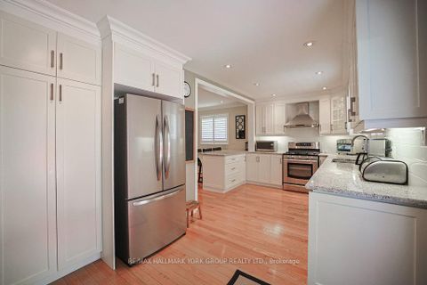 Photo 8 at 286 Kennedy Street W, Aurora Highlands, Aurora