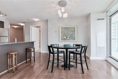 Photo 4 at 903 - 33 Bay Street, Waterfront Communities C1, Toronto