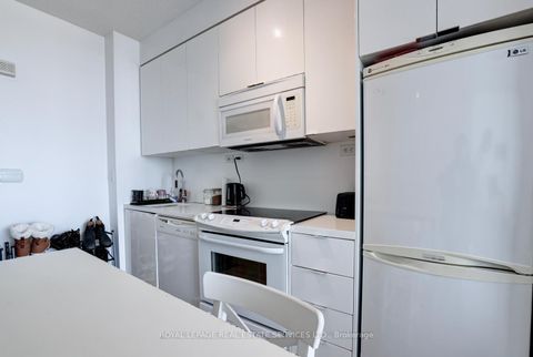 Photo 7 at 3515 - 15 Iceboat Terrace, Waterfront Communities C1, Toronto