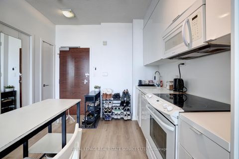 Photo 8 at 3515 - 15 Iceboat Terrace, Waterfront Communities C1, Toronto