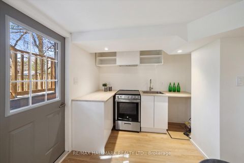 Photo 39 at 7 Ivy Avenue, South Riverdale, Toronto