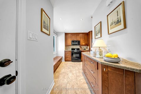 Photo 7 at 5 - 2056 Lakeshore Road W, BR Bronte, Oakville
