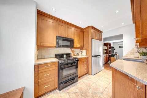 Photo 9 at 5 - 2056 Lakeshore Road W, BR Bronte, Oakville