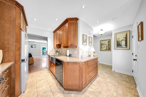 Photo 10 at 5 - 2056 Lakeshore Road W, BR Bronte, Oakville