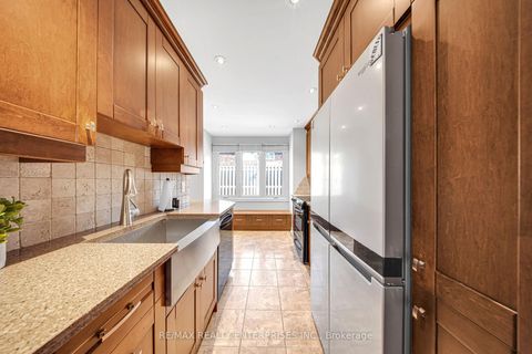 Photo 11 at 5 - 2056 Lakeshore Road W, BR Bronte, Oakville