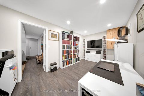 Photo 33 at 5 - 2056 Lakeshore Road W, BR Bronte, Oakville