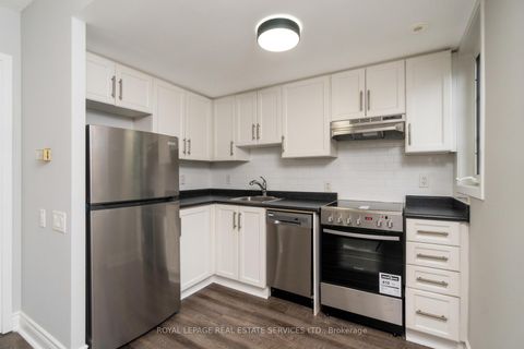 Photo 10 at 79 - 9 Windermere Avenue, Swansea, Toronto