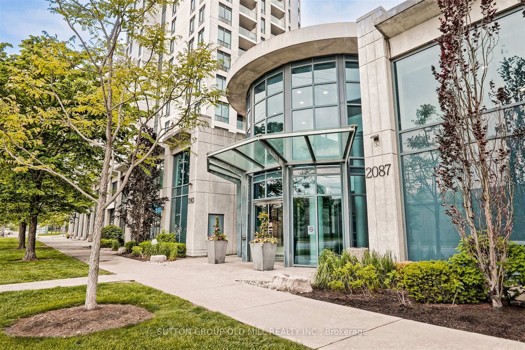 305 - 2087 Lake Shore Boulevard W, Mimico, Toronto by Loree Meneguzzi Real Estate 305 - 2087 Lake Shore Boulevard W, Mimico, Toronto