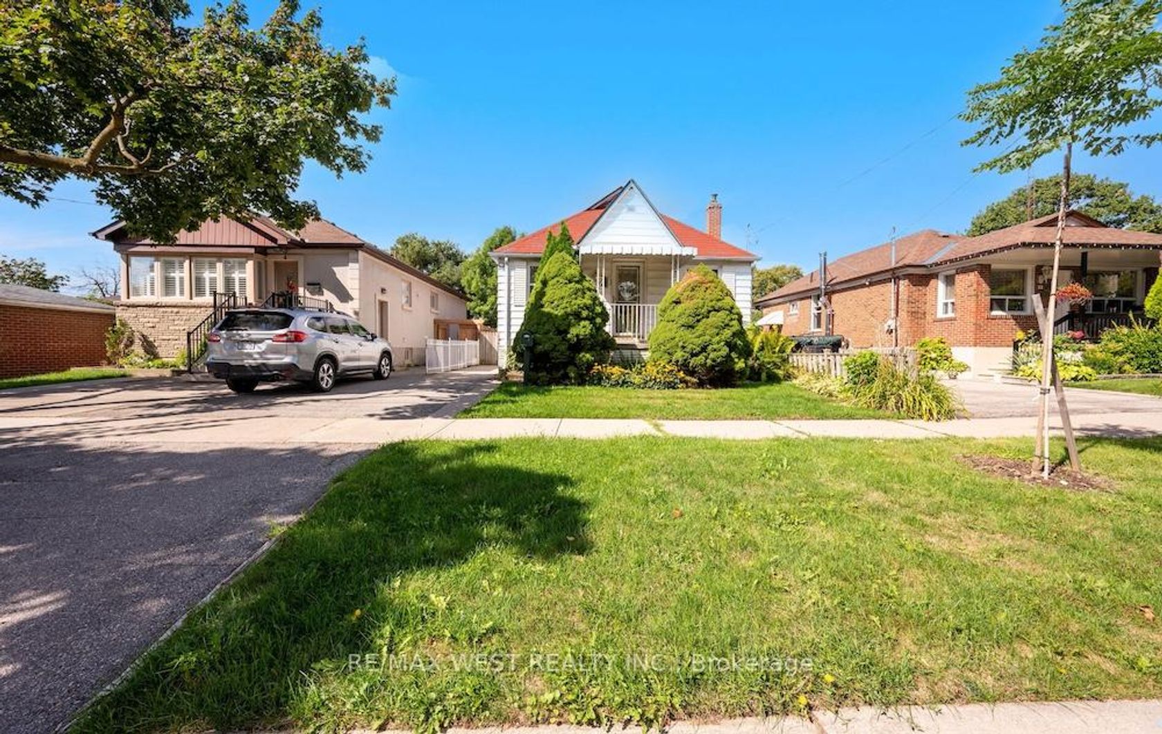 6 Robindale Avenue, Alderwood, Toronto 