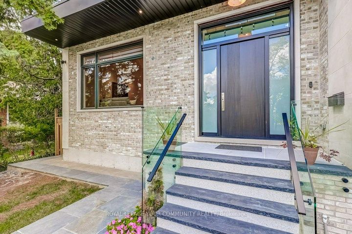 Photo 2 at 2 Hemford Crescent, Don Mills, Toronto