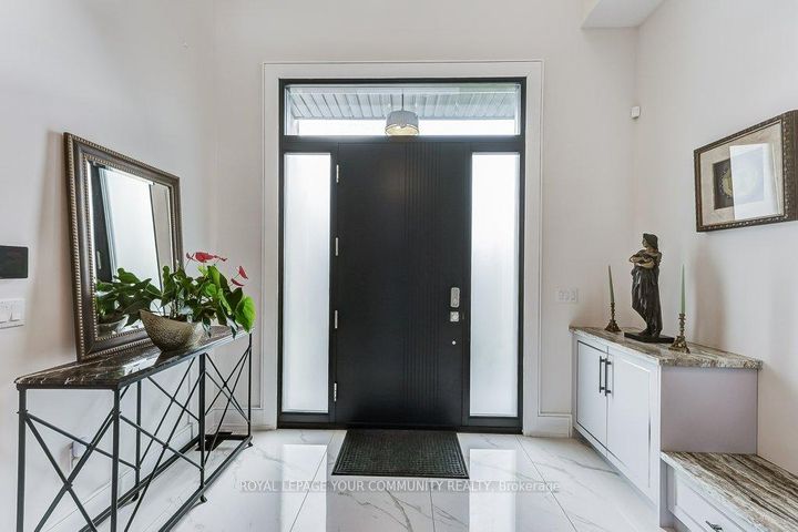 Photo 3 at 2 Hemford Crescent, Don Mills, Toronto