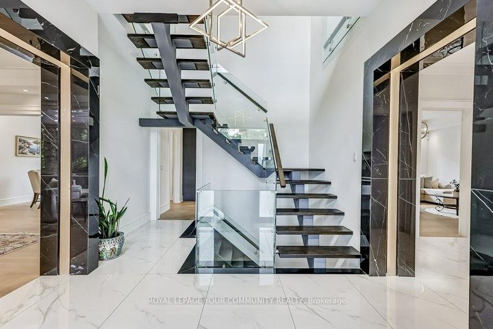 Photo 4 at 2 Hemford Crescent, Don Mills, Toronto
