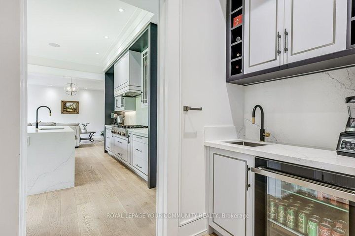 Photo 9 at 2 Hemford Crescent, Don Mills, Toronto
