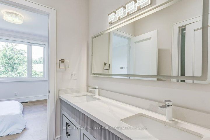 Photo 21 at 2 Hemford Crescent, Don Mills, Toronto