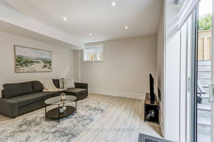 Photo 26 at 2 Hemford Crescent, Don Mills, Toronto