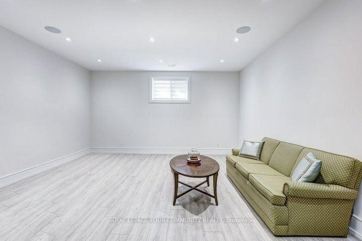 Photo 32 at 2 Hemford Crescent, Don Mills, Toronto