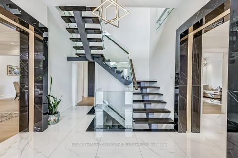Photo 4 at 2 Hemford Crescent, Don Mills, Toronto