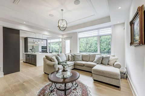 Photo 13 at 2 Hemford Crescent, Don Mills, Toronto