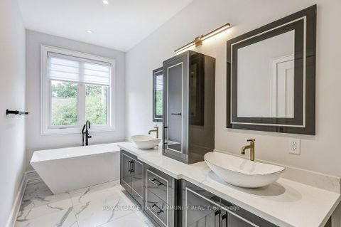 Photo 18 at 2 Hemford Crescent, Don Mills, Toronto