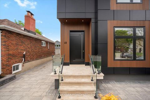 Photo 2 at 40 Manderley Drive, Cliffside, Toronto