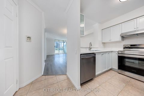 Photo 8 at 508 - 1 Emerald Lane, Yorkhill, Vaughan