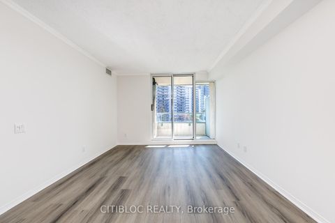 Photo 13 at 508 - 1 Emerald Lane, Yorkhill, Vaughan