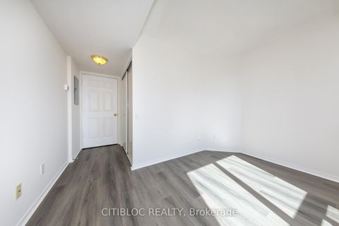 Photo 17 at 508 - 1 Emerald Lane, Yorkhill, Vaughan