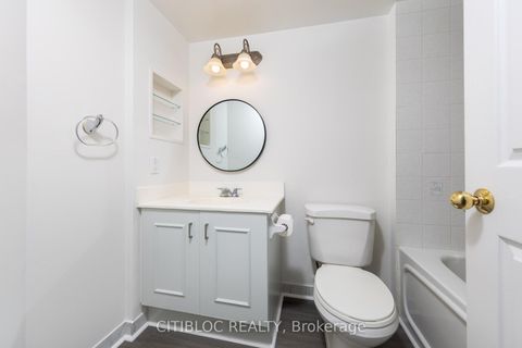 Photo 24 at 508 - 1 Emerald Lane, Yorkhill, Vaughan
