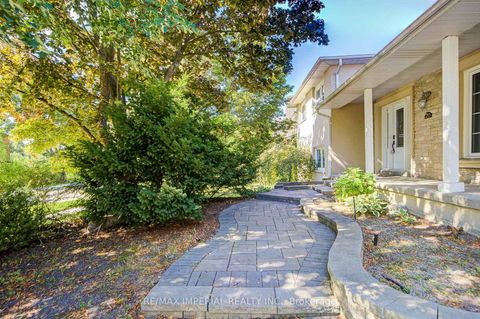 Photo 3 at 20 Blackforest Drive, Oak Ridges, Richmond Hill