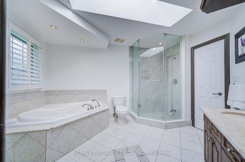 Photo 13 at 20 Blackforest Drive, Oak Ridges, Richmond Hill