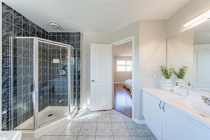 Photo 31 at 140 English Oak Drive, Oak Ridges Lake Wilcox, Richmond Hill