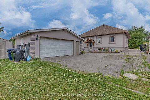 Photo 7 at 193 Epsom Downs Drive, CFB, Toronto