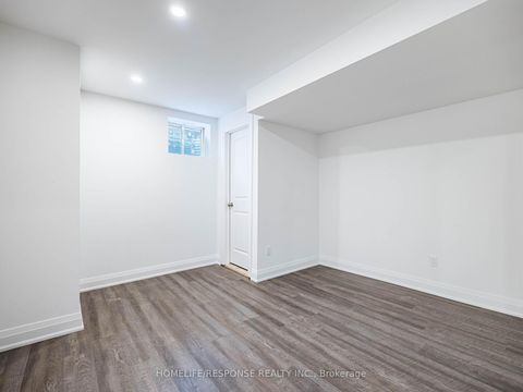 Photo 34 at 115 BEAVERIDGE Avenue W, GO Glenorchy, Oakville