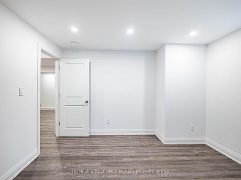 Photo 35 at 115 BEAVERIDGE Avenue W, GO Glenorchy, Oakville