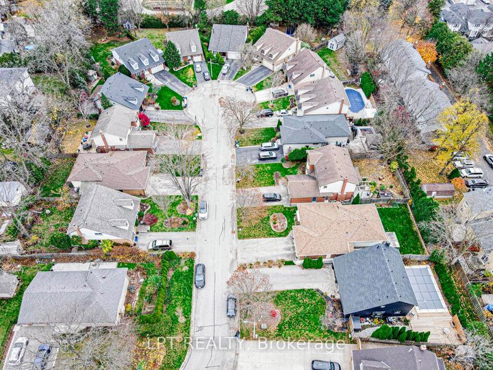 Photo 4 at 680 Powell Court, Brant, Burlington