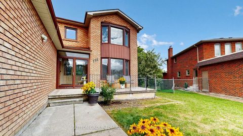 Photo 2 at 101 Dunstan Crescent, West Woodbridge, Vaughan