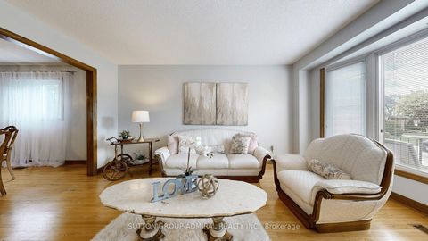 Photo 5 at 101 Dunstan Crescent, West Woodbridge, Vaughan
