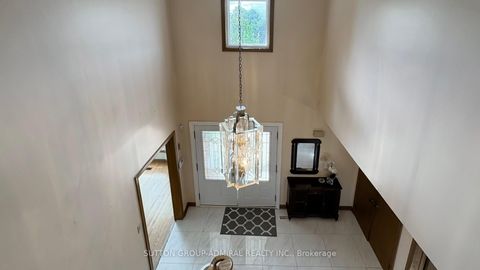 Photo 17 at 101 Dunstan Crescent, West Woodbridge, Vaughan