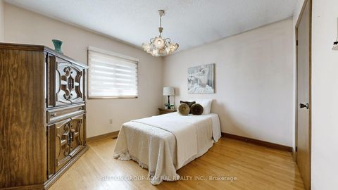 Photo 19 at 101 Dunstan Crescent, West Woodbridge, Vaughan